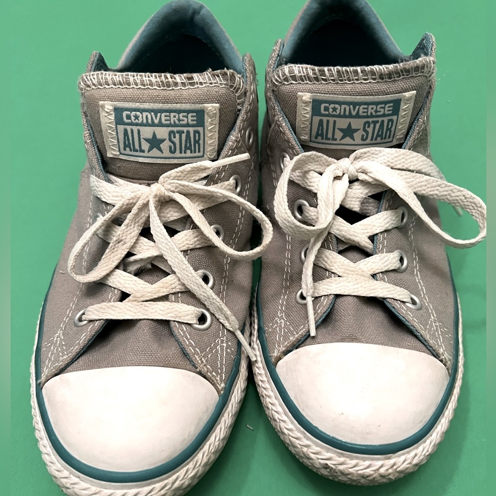 Converse All Star Kids Size 5 gray with turquoise details